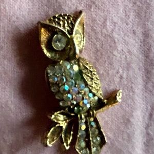 Vintage Owl pin goldtone. 2 1/2”